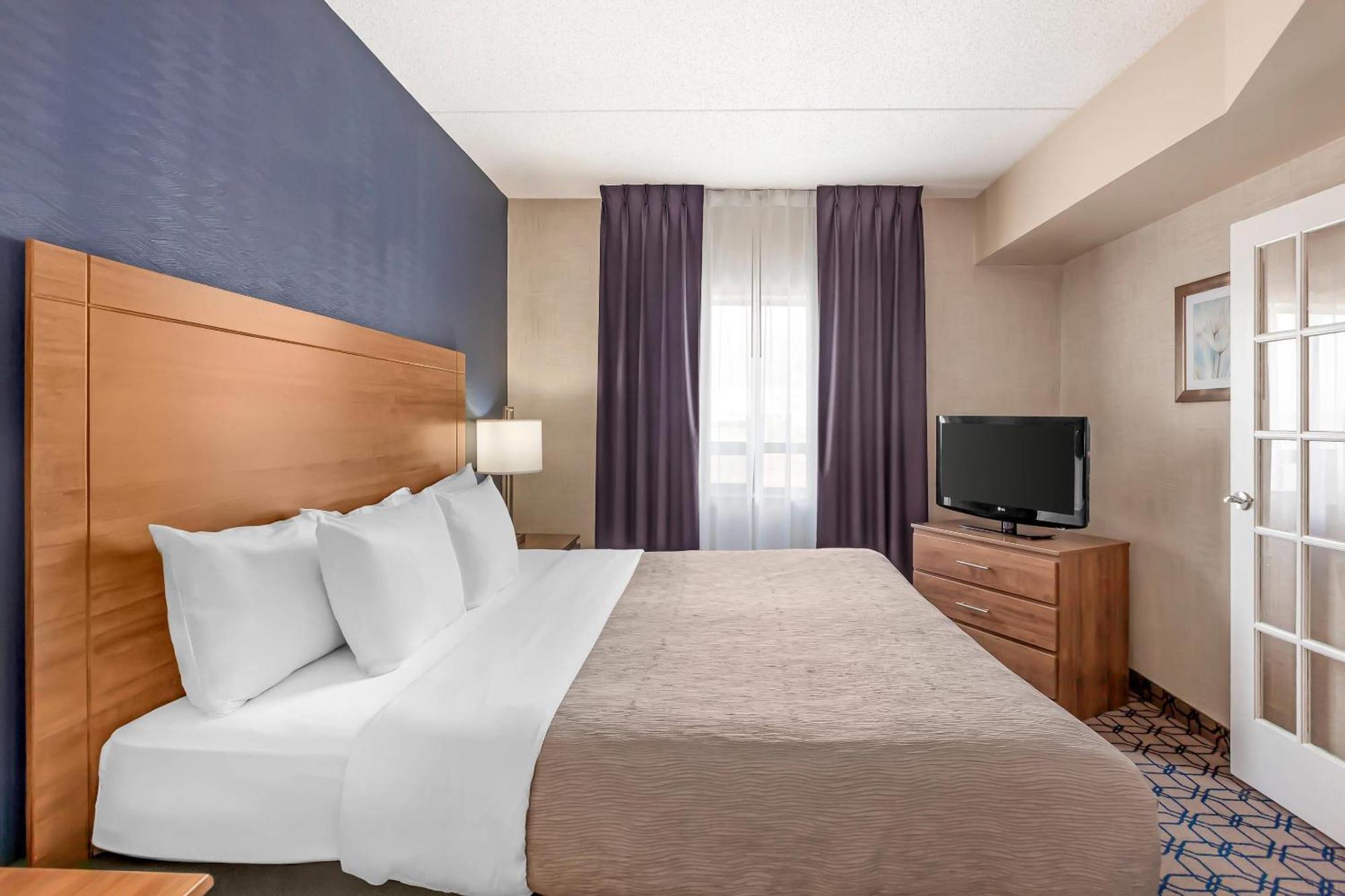 Quality Suites Whitby Exterior photo