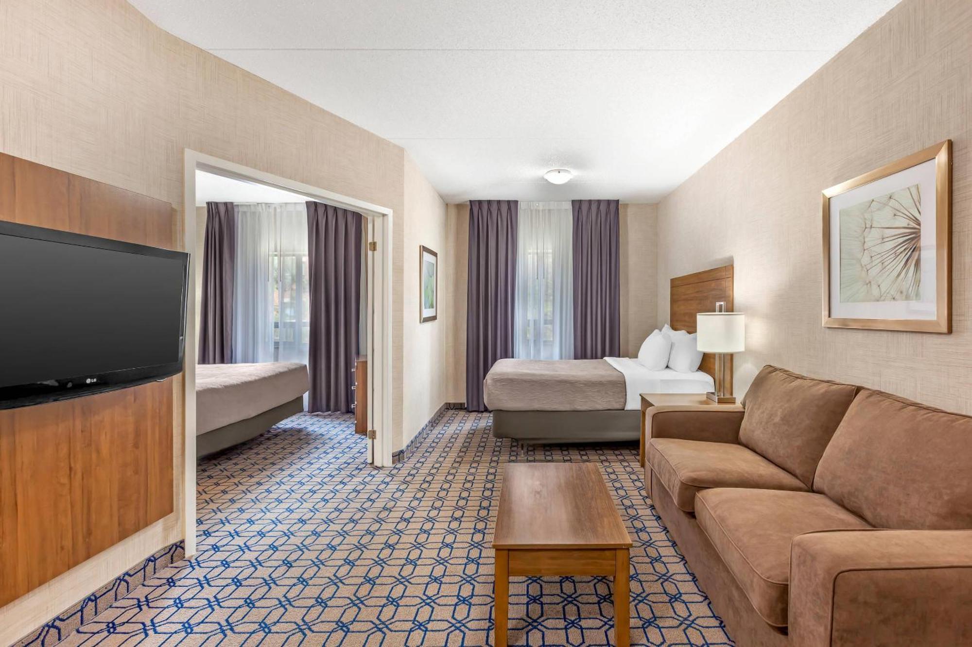Quality Suites Whitby Exterior photo
