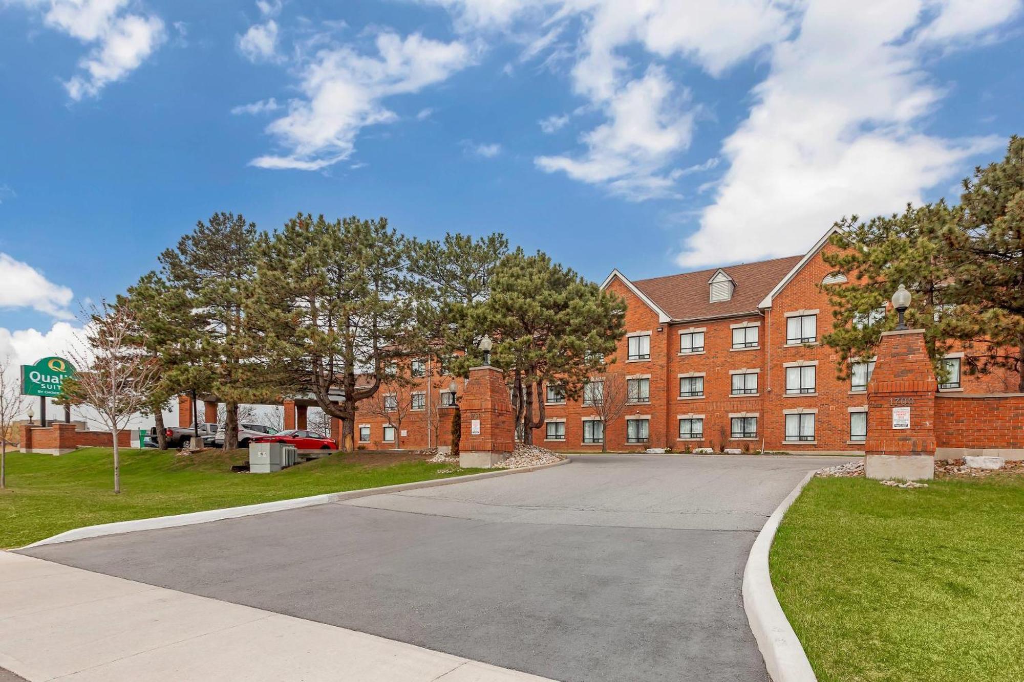 Quality Suites Whitby Exterior photo